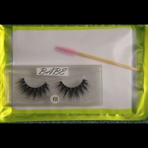 Babe Lashes Mink